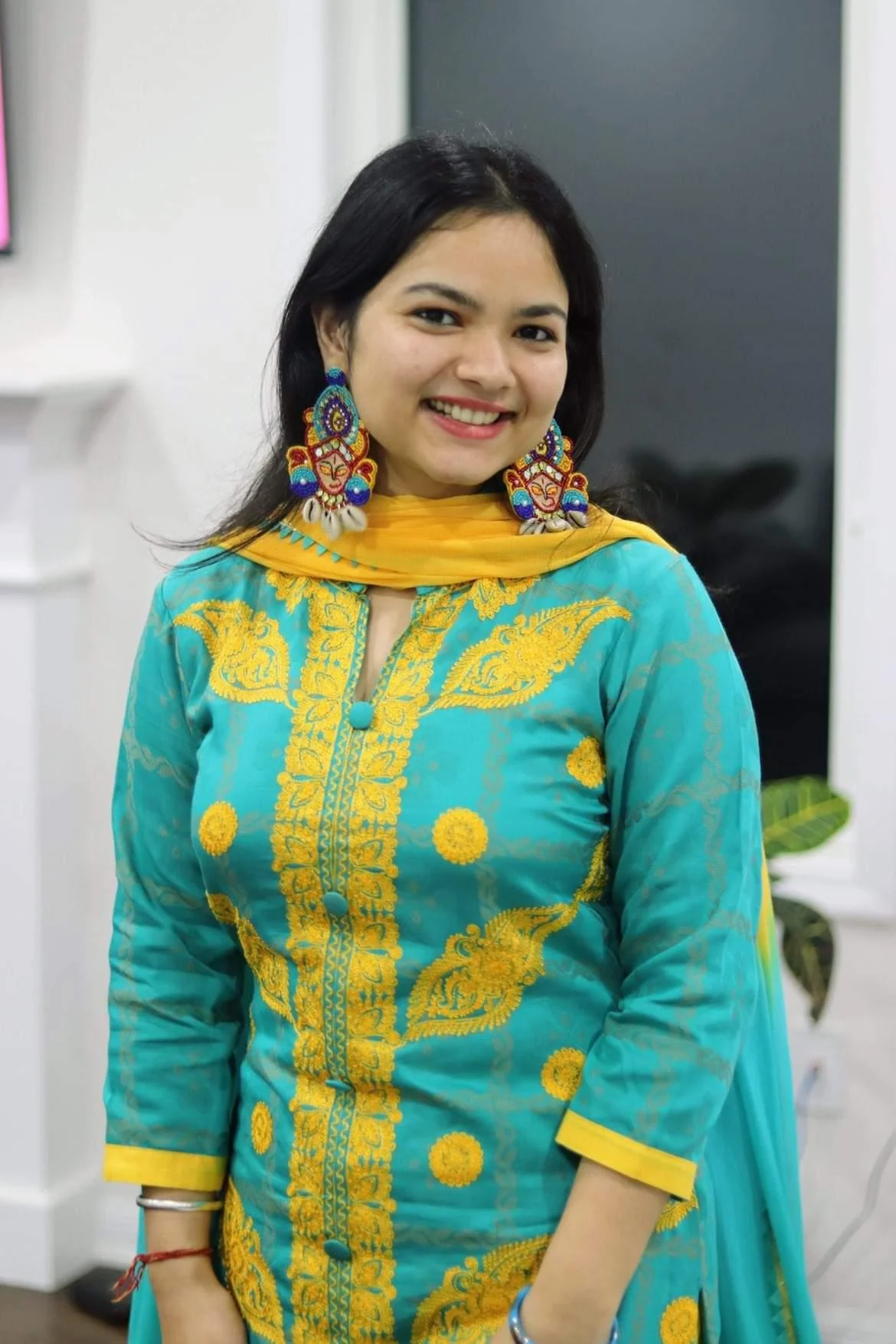 Durga Handmade Multicolour Beaded Earrings - Image 7