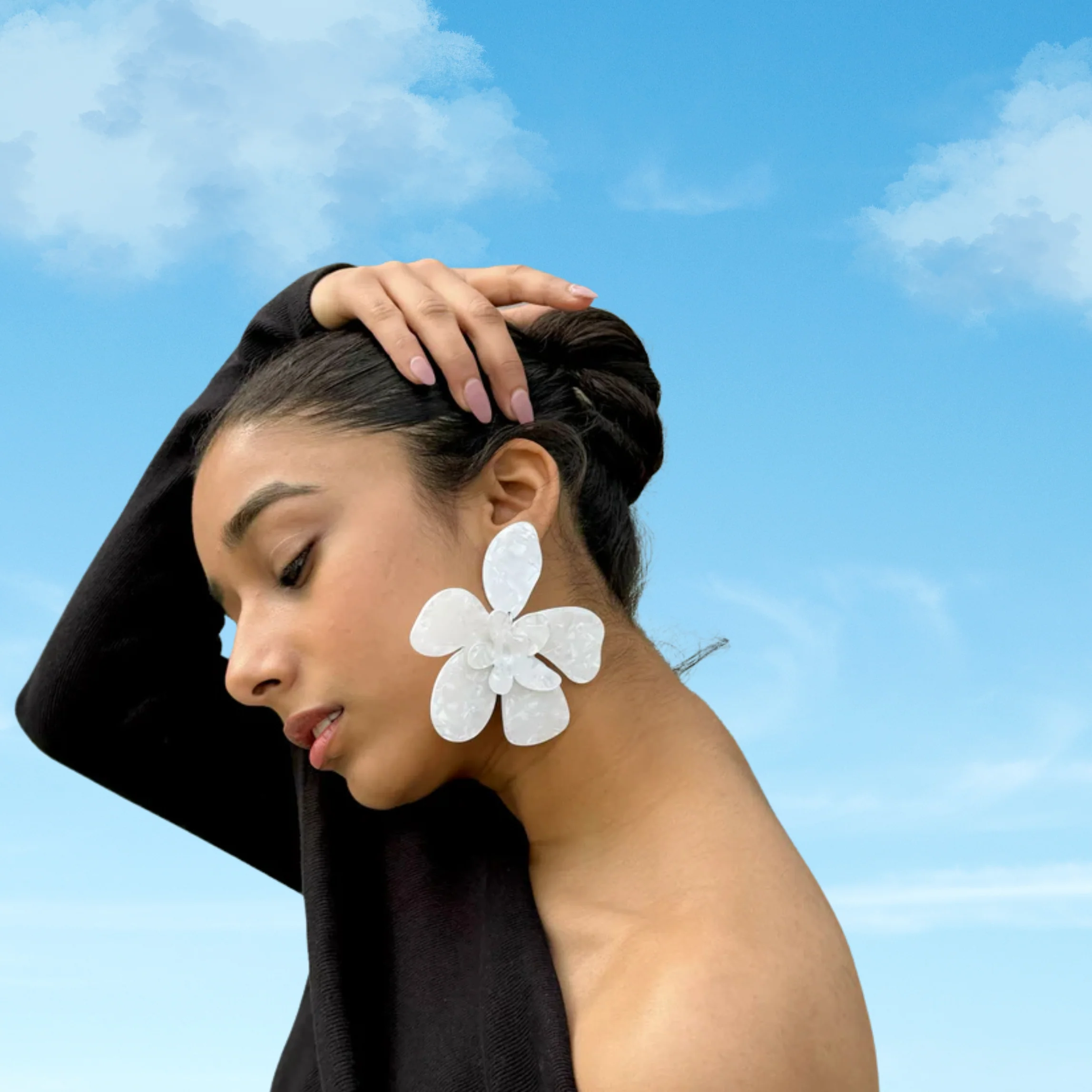 Zeina White Flower Acrylic Earrings - Image 9