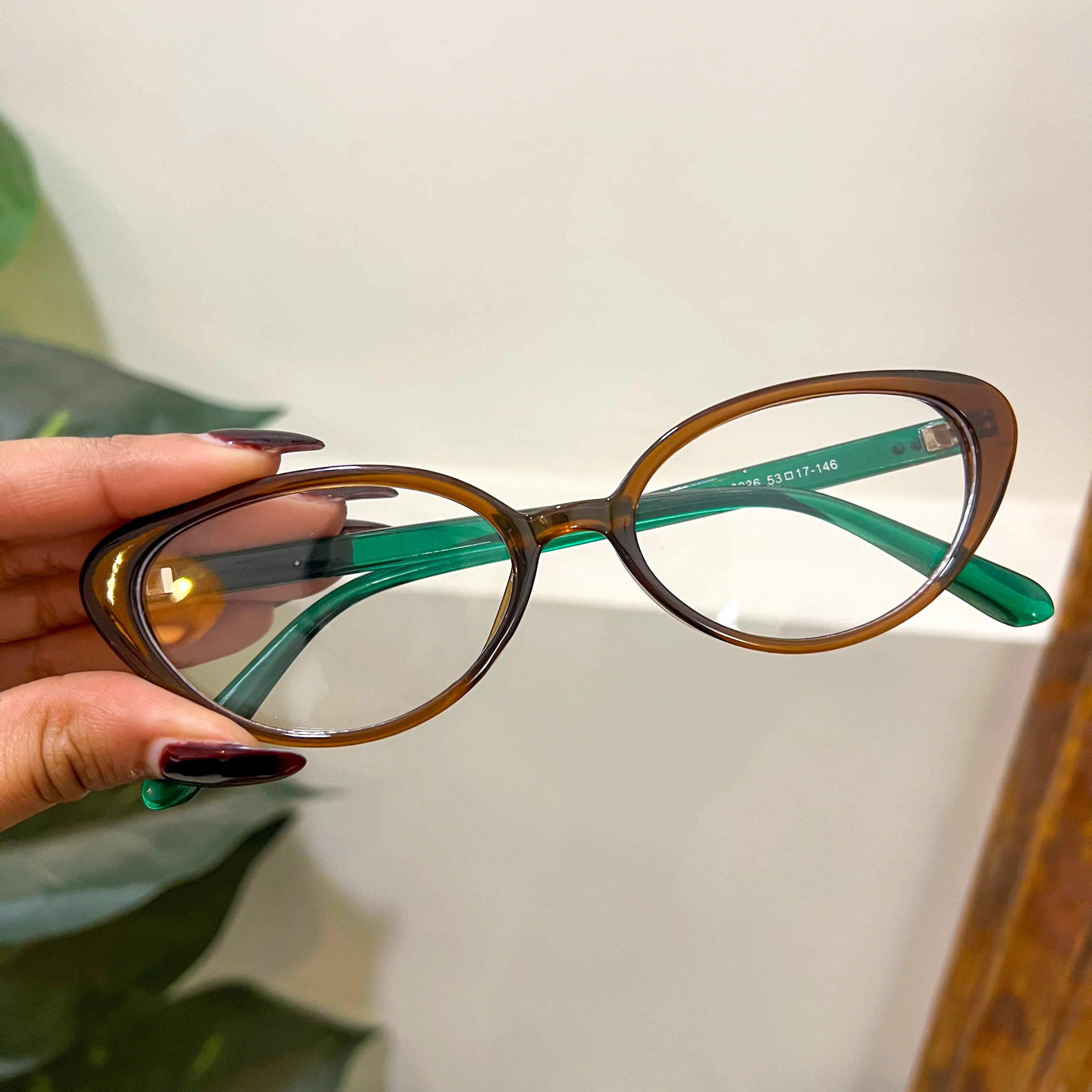 Cat-Eye Frame - Image 18