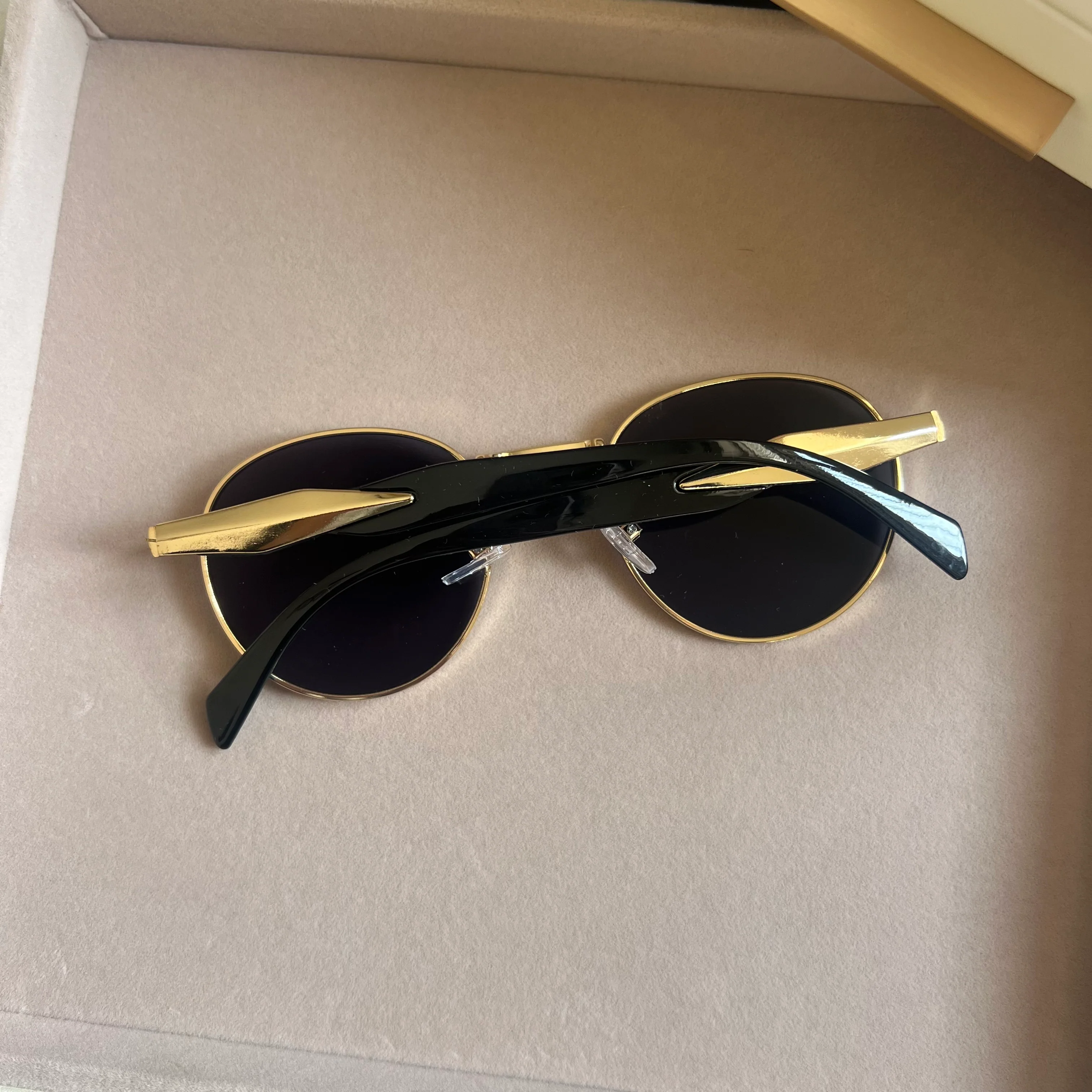 Urban Aura Oval Sunglasses - Image 7